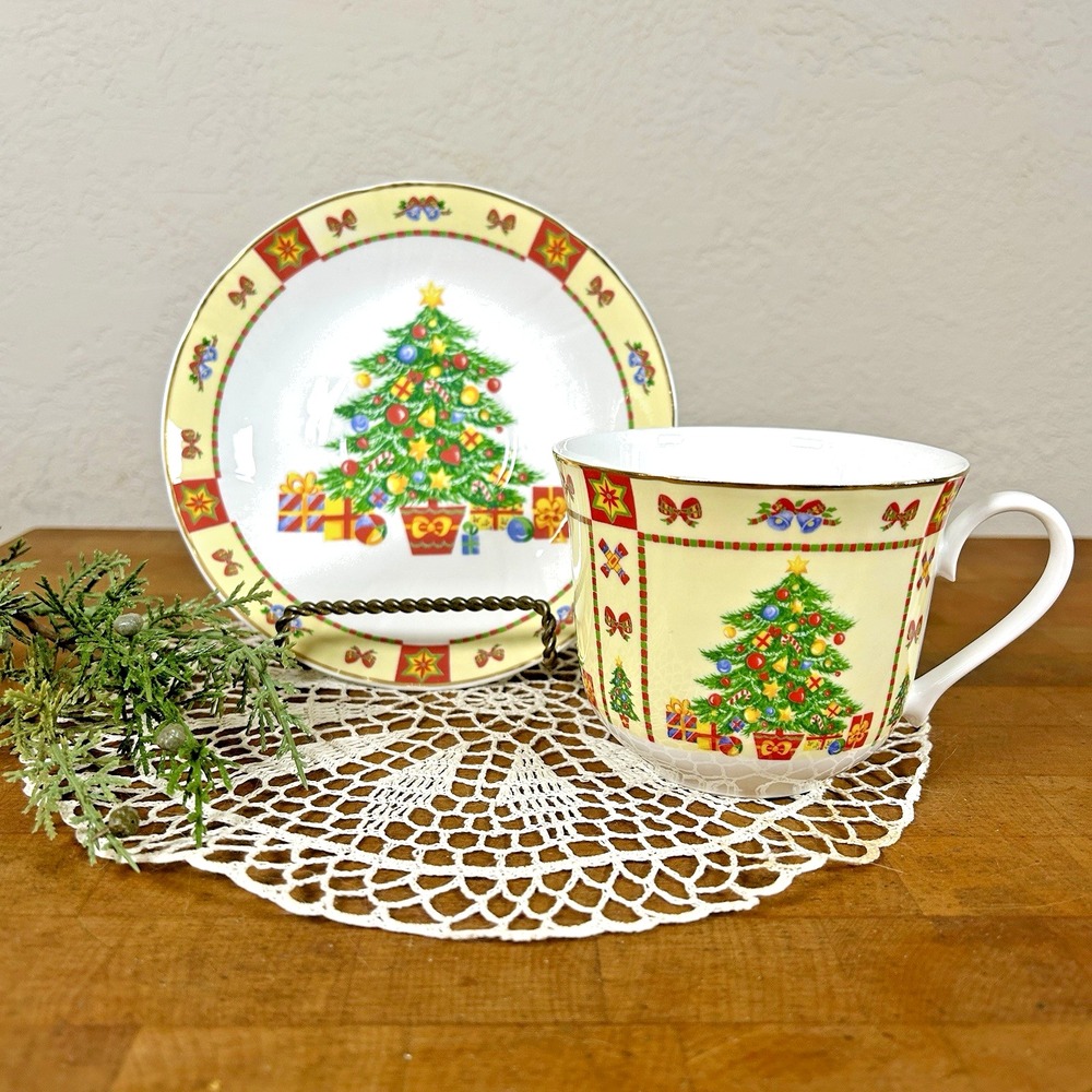 1997 Roy Kirkham Christmastime Fine English Bone China Cup & Saucer Set, 12 oz